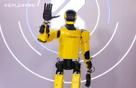 一場8小時直播,把人形機器人的“續航大戰”拉進了現實